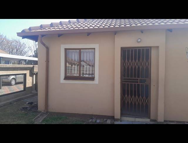 2 BEDROOM PROPERTY TO RENT IN ROSSLYN